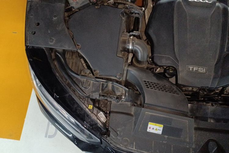 Used Audi Q5L Sportback 2022 40 TFSI Fashion Model Engine Bay Right