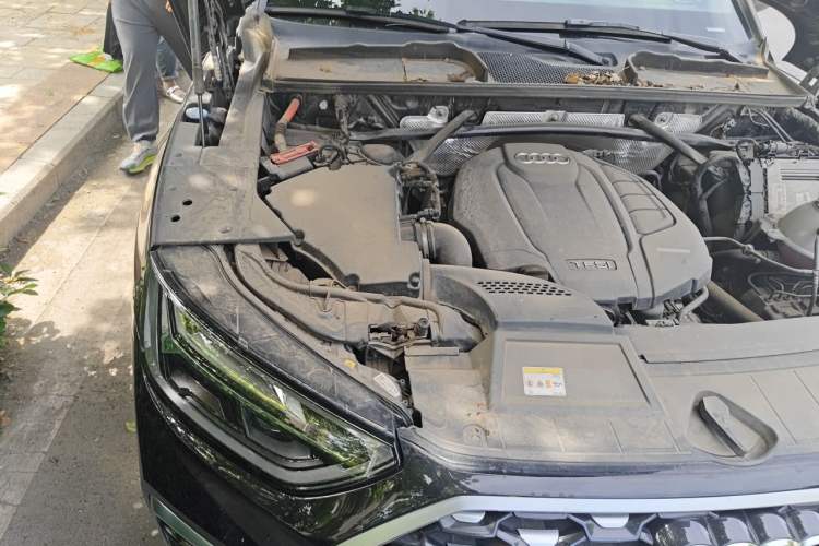 Used Audi Q5L Sportback 2022 40 TFSI Luxury Model Engine Bay Right