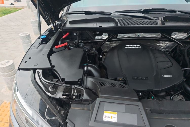 Used Audi Q5L Sportback 2022 45 TFSI Luxury Model Engine Bay Right