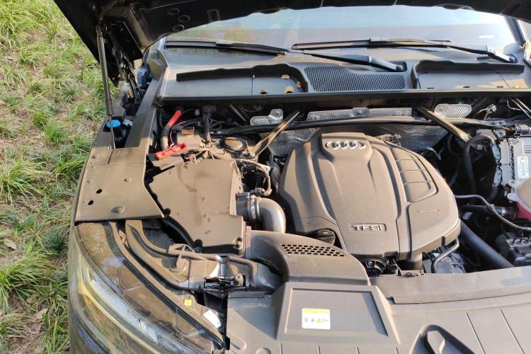 Used Audi Q5L Sportback 2022 40 TFSI Luxury Model Engine Bay Right