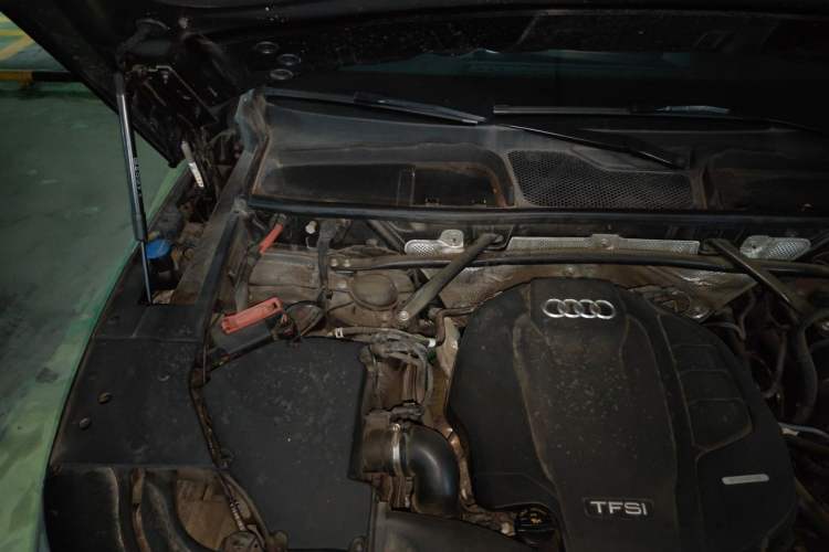 Used Audi Q5L Sportback 2022 40 TFSI Luxury Model Engine Bay Right