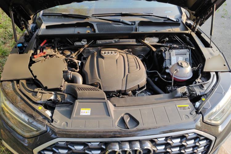 Used Audi Q5L Sportback 2022 40 TFSI Luxury Model Engine Bay