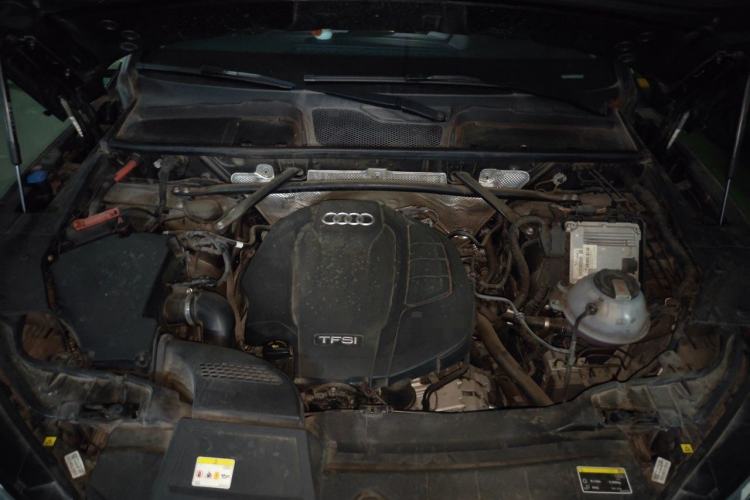 Used Audi Q5L Sportback 2022 40 TFSI Luxury Model Engine Bay