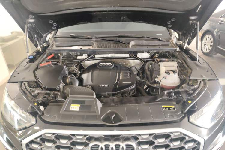 Used Audi Q5L Sportback 2022 40 TFSI Luxury Model Engine Bay