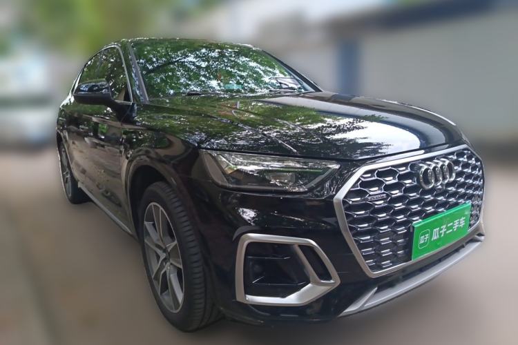 Used Audi Q5L Sportback 2022 40 TFSI Luxury Model Front Right 45 Deg