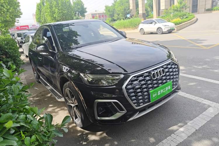 Used Audi Q5L Sportback 2022 40 TFSI Luxury Model Front Right 45 Deg