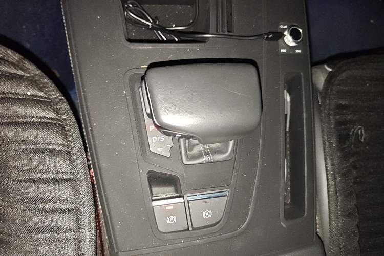 Used Audi Q5L Sportback 2022 40 TFSI Luxury Model Gear Lever