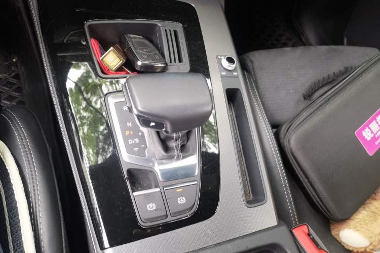 Used Audi Q5L Sportback 2022 40 TFSI Luxury Model Gear Lever
