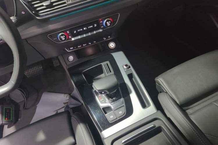 Used Audi Q5L Sportback 2022 Updated 40 TFSI Fashion Version Gear Lever