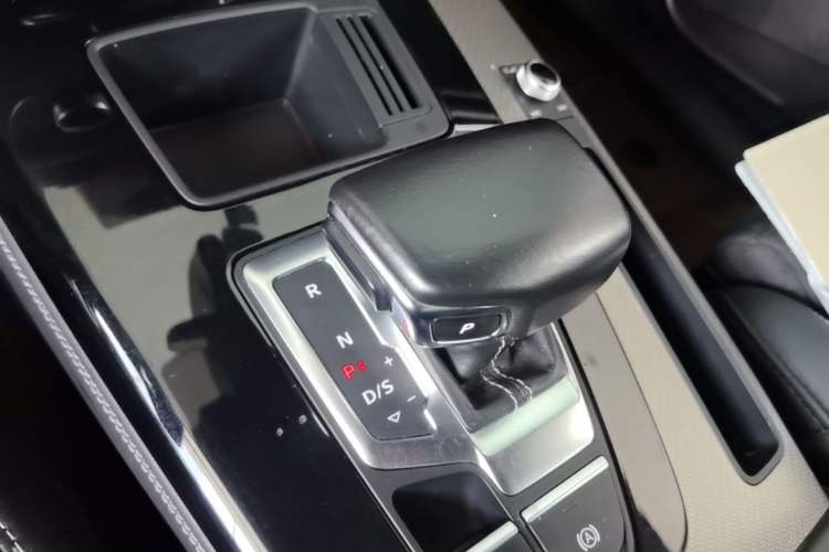 Used Audi Q5L Sportback 2022 40 TFSI Luxury Model Gear Lever