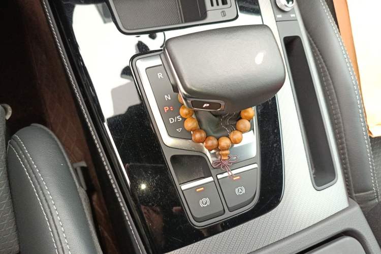 Used Audi Q5L Sportback 2022 Updated 40 TFSI Luxury Edition Gear Lever