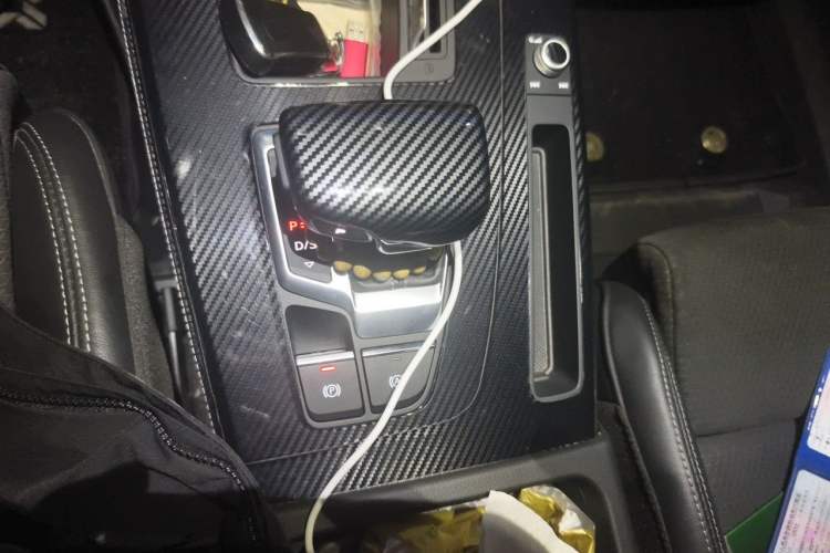 Used Audi Q5L Sportback 2022 40 TFSI Luxury Model Gear Lever
