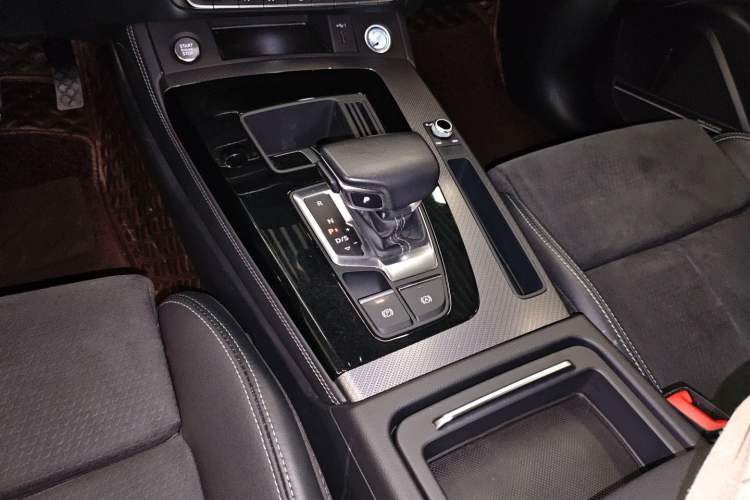 Used Audi Q5L Sportback 2022 Updated 45 TFSI Luxury Edition Gear Lever