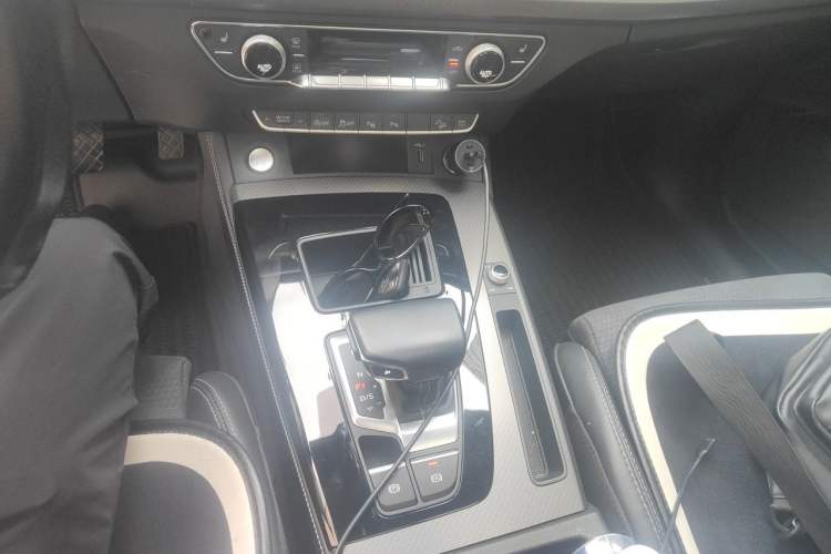 Used Audi Q5L Sportback 2022 40 TFSI Luxury Model Gear Lever
