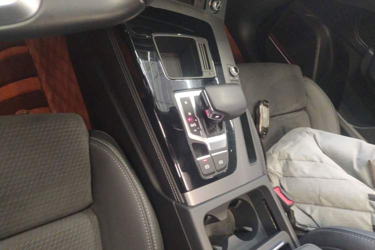 Used Audi Q5L Sportback 2022 Updated 45 TFSI Luxury Edition Gear Lever