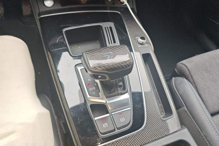 Used Audi Q5L Sportback 2022 Updated 45 TFSI Luxury Edition Gear Lever