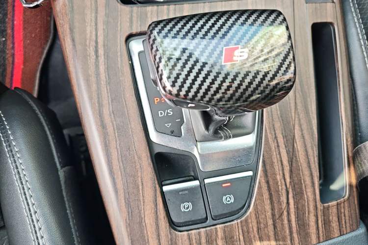 Used Audi Q5L Sportback 2022 45 TFSI Luxury Model Gear Lever