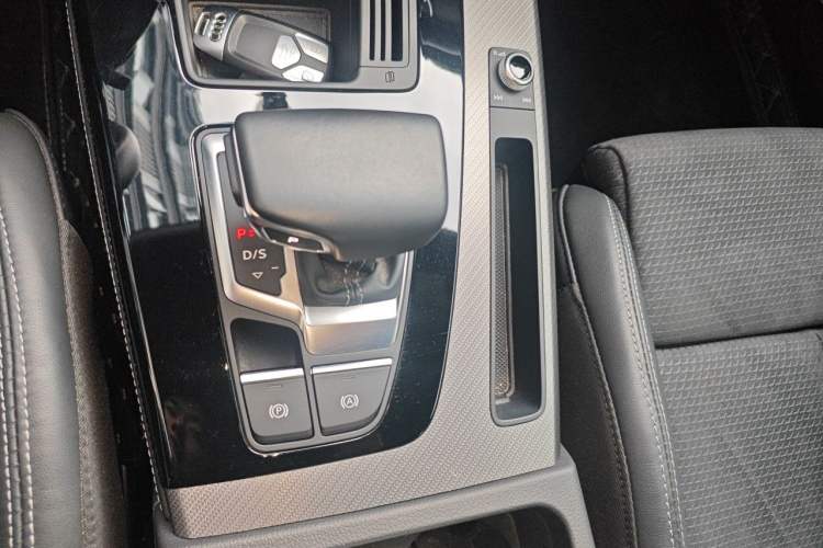 Used Audi Q5L Sportback 2022 45 TFSI Luxury Model Gear Lever