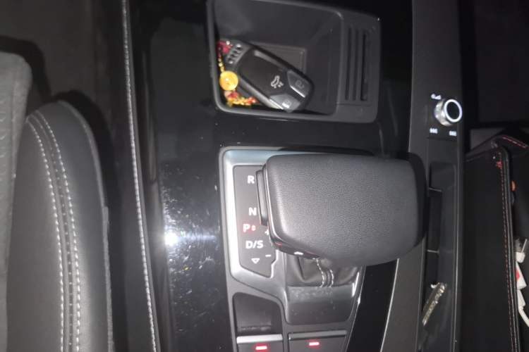Used Audi Q5L Sportback 2022 45 TFSI Luxury Model Gear Lever