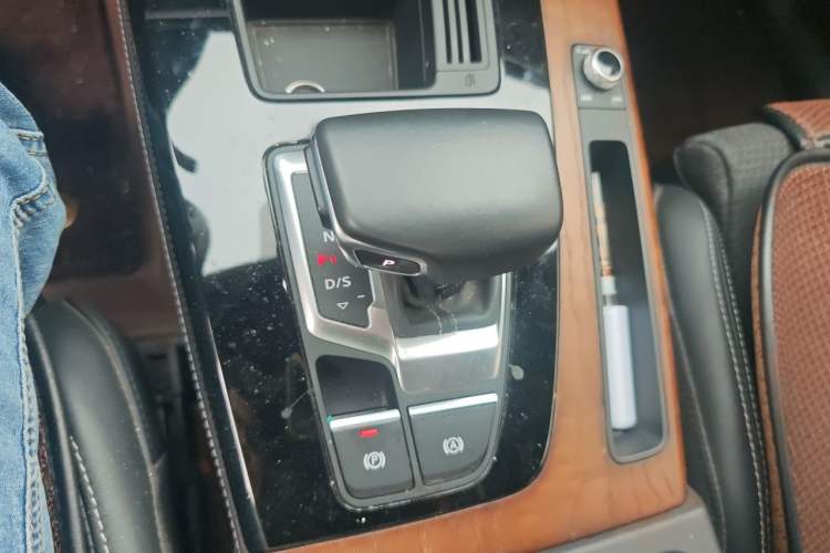 Used Audi Q5L Sportback 2022 45 TFSI Luxury Model Gear Lever