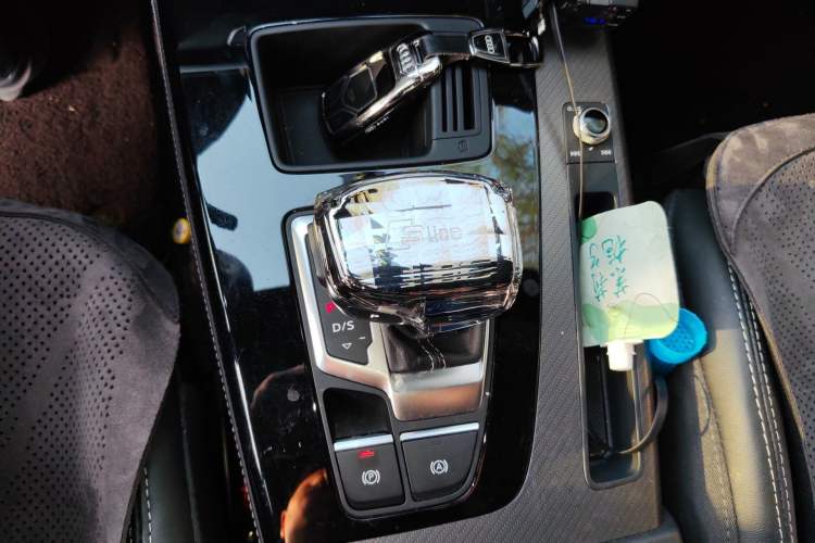 Used Audi Q5L Sportback 2022 40 TFSI Luxury Model Gear Lever
