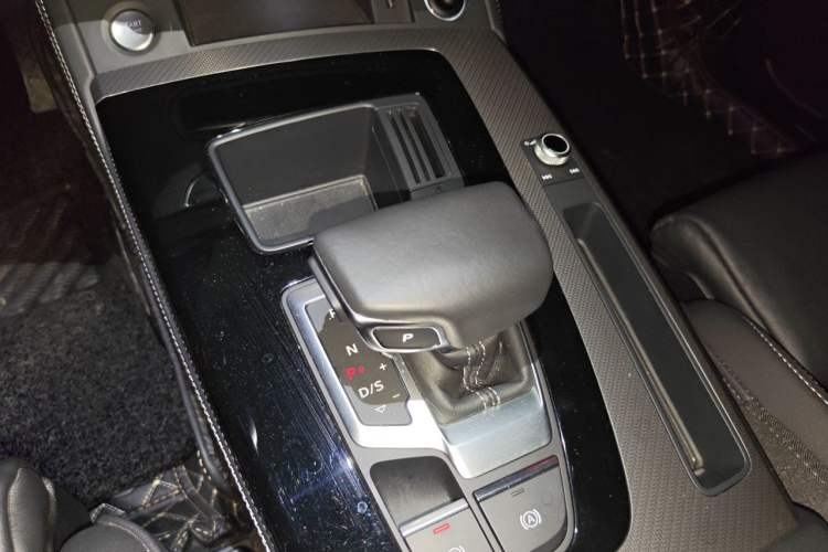 Used Audi Q5L Sportback 2022 40 TFSI Luxury Model Gear Lever