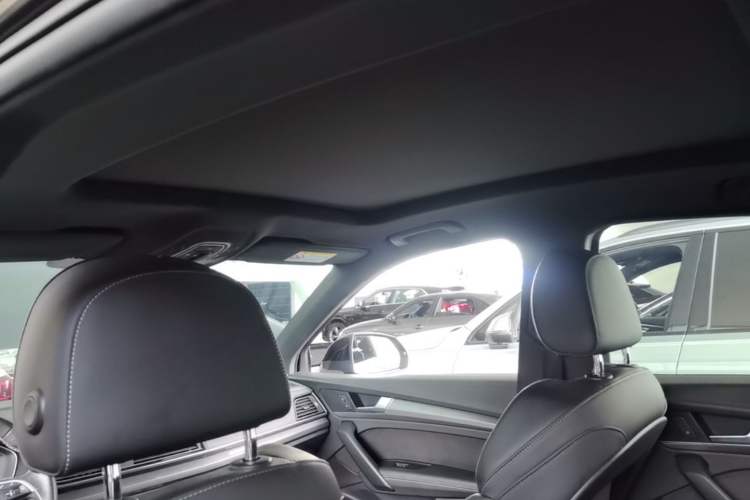 Used Audi Q5L Sportback 2022 40 TFSI Luxury Model Headliner
