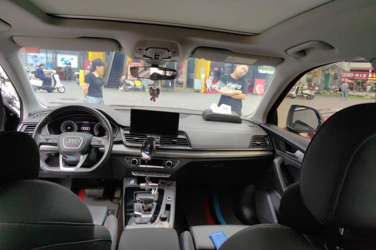 Used Audi Q5L Sportback 2022 40 TFSI Luxury Model Headliner