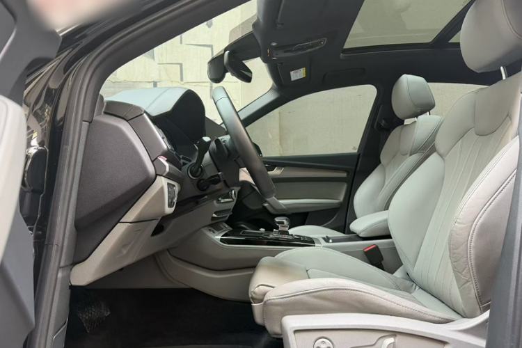 Used Audi Q5L Sportback 2022 40 TFSI Fashion Model Interior 4