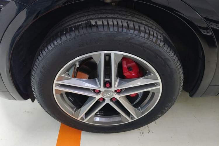 Used Audi Q5L Sportback 2022 Updated 40 TFSI Fashion Version Left Front Wheel Hub