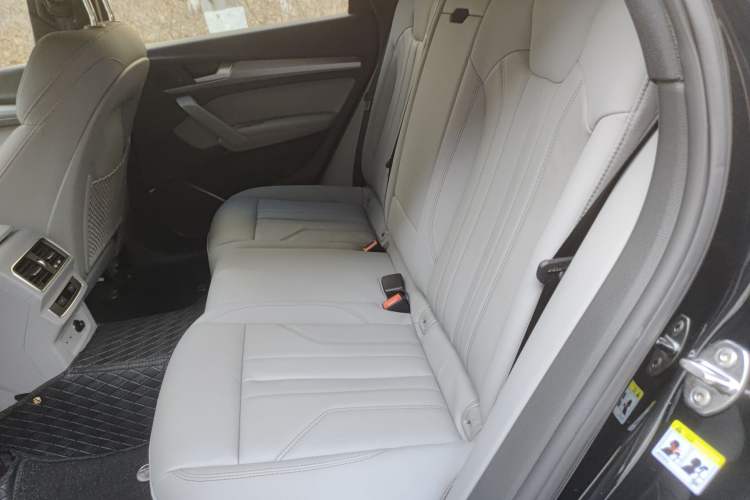 Used Audi Q5L Sportback 2022 40 TFSI Fashion Model Left Rear Seat