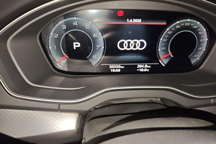 Used Audi Q5L Sportback 2022 40 TFSI Luxury Model Odometer Close Up