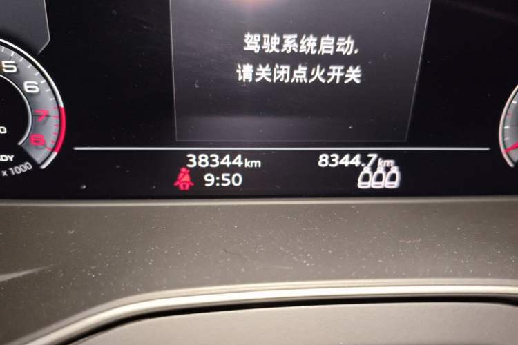 Used Audi Q5L Sportback 2022 45 TFSI Luxury Model Odometer Close Up