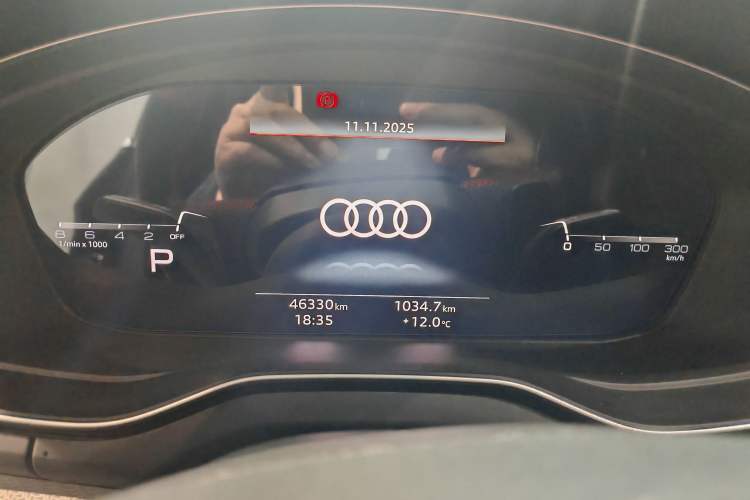 Used Audi Q5L Sportback 2022 40 TFSI Luxury Model Odometer Close Up