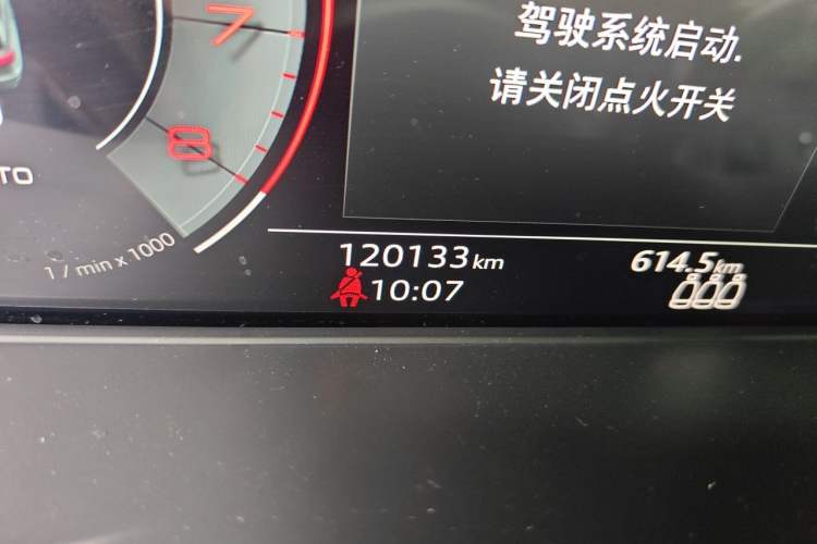 Used Audi Q5L Sportback 2022 40 TFSI Luxury Model Odometer Close Up
