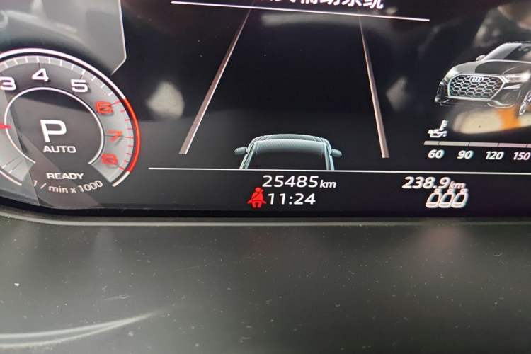Used Audi Q5L Sportback 2022 40 TFSI Fashion Model Odometer Close Up
