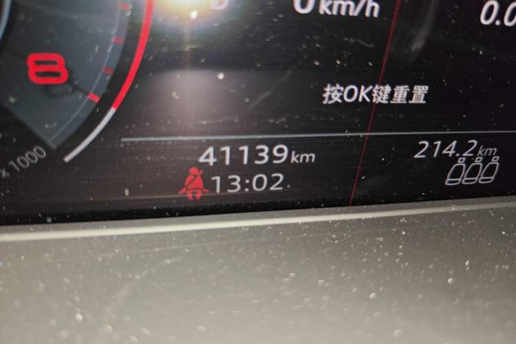Used Audi Q5L Sportback 2022 40 TFSI Luxury Model Odometer Close Up