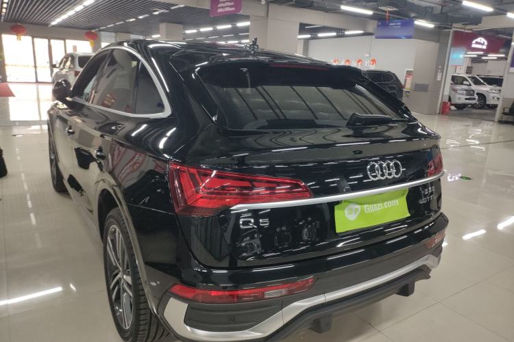 Used Audi Q5L Sportback 2022 40 TFSI Fashion Model Rear Left 45 Deg