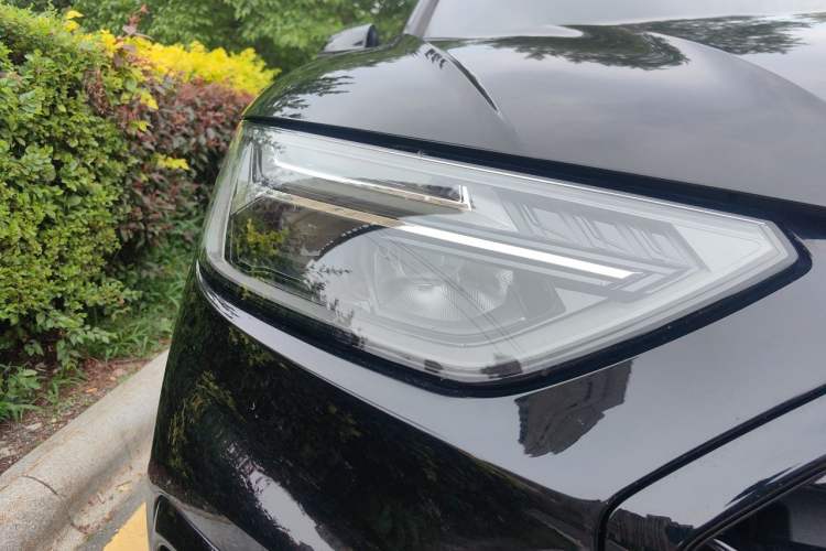 Used Audi Q5L Sportback 2022 Updated 40 TFSI Luxury Edition Right Front Headlight
