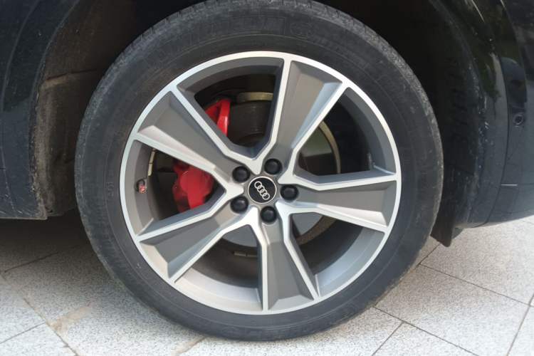 Used Audi Q5L Sportback 2022 Updated 45 TFSI Luxury Edition Right Front Wheel Hub
