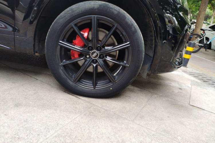 Used Audi Q5L Sportback 2022 Revised Version 45 TFSI Prestige Edition Right Front Wheel Hub