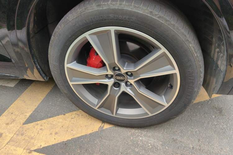 Used Audi Q5L Sportback 2022 Updated 40 TFSI Luxury Edition Right Front Wheel Hub