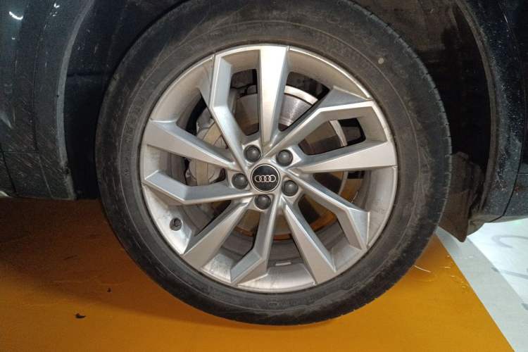 Used Audi Q5L Sportback 2022 40 TFSI Fashion Model Right Front Wheel Hub