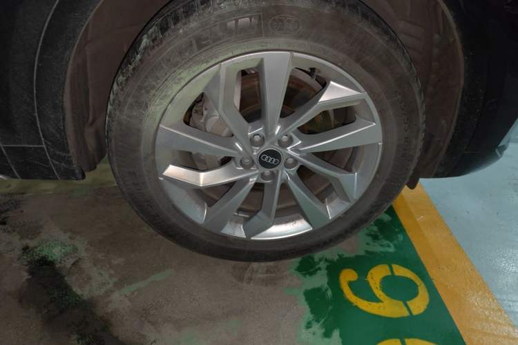 Used Audi Q5L Sportback 2022 40 TFSI Luxury Model Right Front Wheel Hub