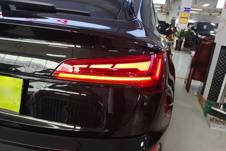 Used Audi Q5L Sportback 2022 Updated 40 TFSI Fashion Version Right Rear Taillight