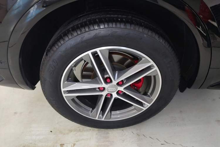 Used Audi Q5L Sportback 2022 Updated 40 TFSI Fashion Version Right Rear Wheel Hub
