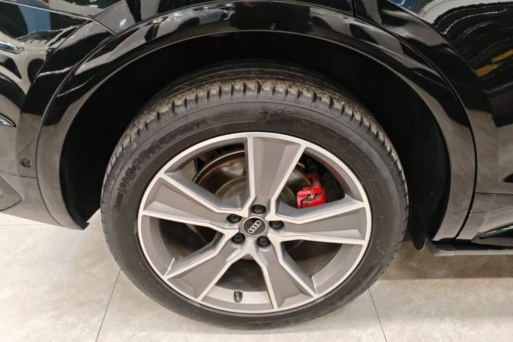 Used Audi Q5L Sportback 2022 Updated 45 TFSI Luxury Edition Right Rear Wheel Hub
