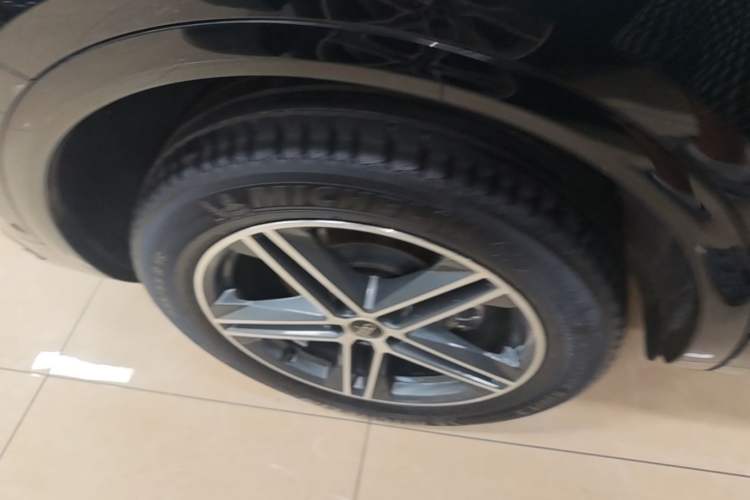 Used Audi Q5L Sportback 2022 40 TFSI Fashion Model Right Rear Wheel Hub