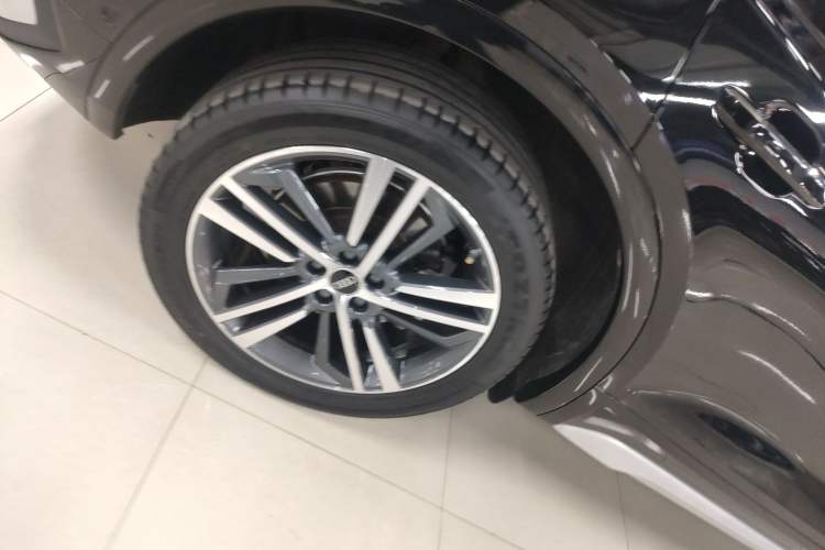 Used Audi Q5L Sportback 2022 40 TFSI Fashion Model Right Rear Wheel Hub