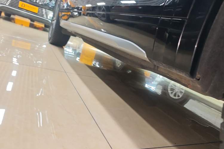 Used Audi Q5L Sportback 2022 40 TFSI Fashion Model Right Side Sill